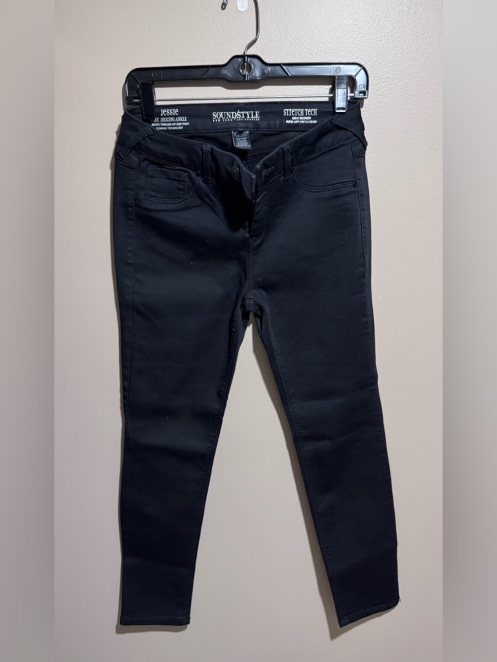 SoundStyle Black Stretch Women’s Skinny Jeans Size 4.